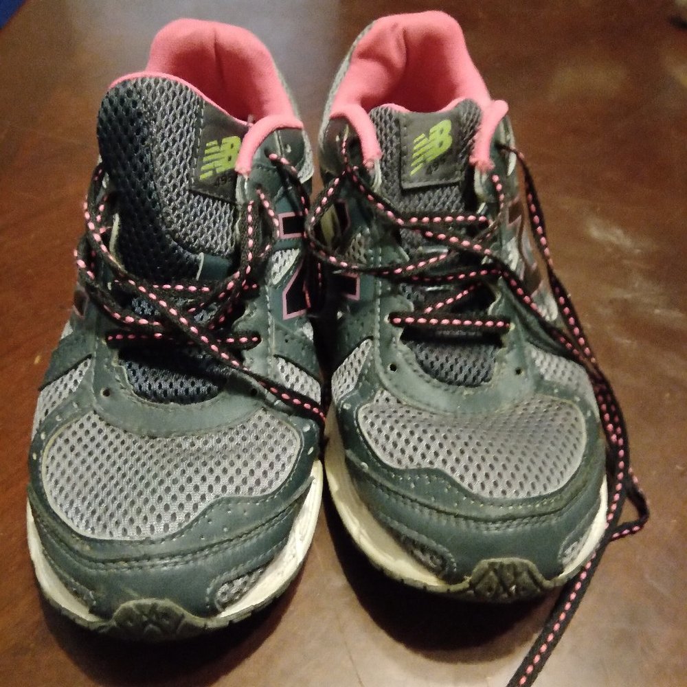 NEW BALANCE RUNNING SHOES